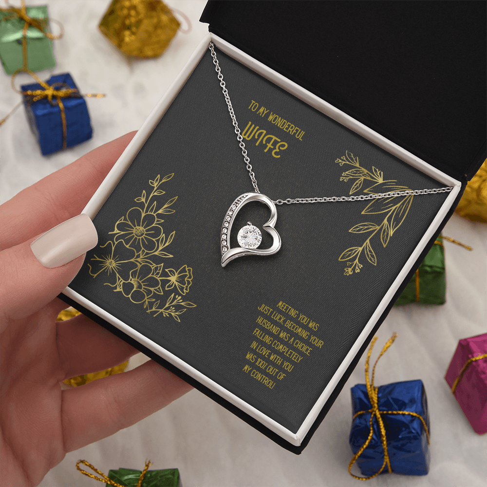To My Wonderful Wife Black/Gold Heart Pendent
